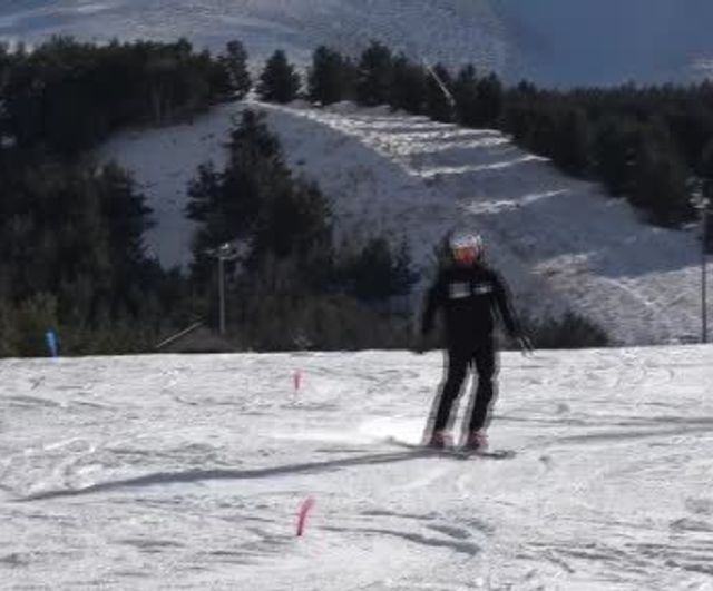 Palandöken'de yapay karla kayak sezonu açıldı