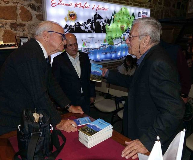 Prof. Dr. Kenan Mortan'ın '100 Soruda Kazdağları ve Etekleri Kılavuzu' kitabı Edremit'te tanıtıldı