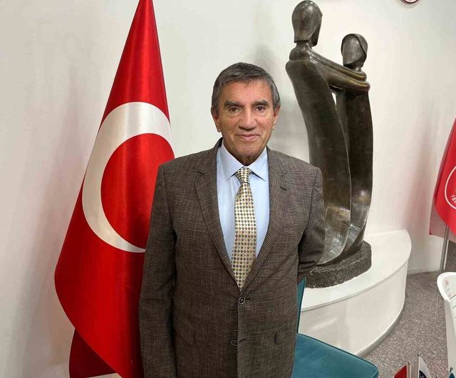 Prof. Dr. Üstün Dökmen İzmir’de 'Ailede ve Okulda Kaliteli İletişim' Seminerinde Aile ve Okul İlişkisini Değerlendirdi