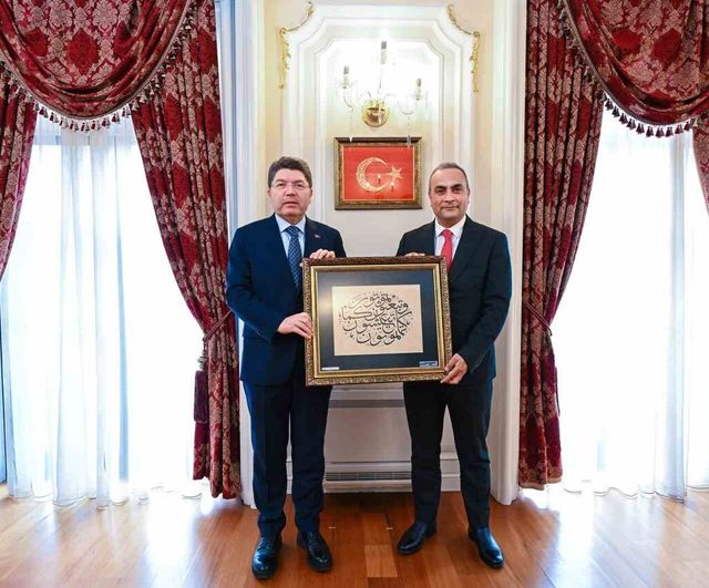 Rektör Akkaya, BARÜ’nün Uluslararası Başarılarını Adalet Bakanı Tunç’a Aktardı