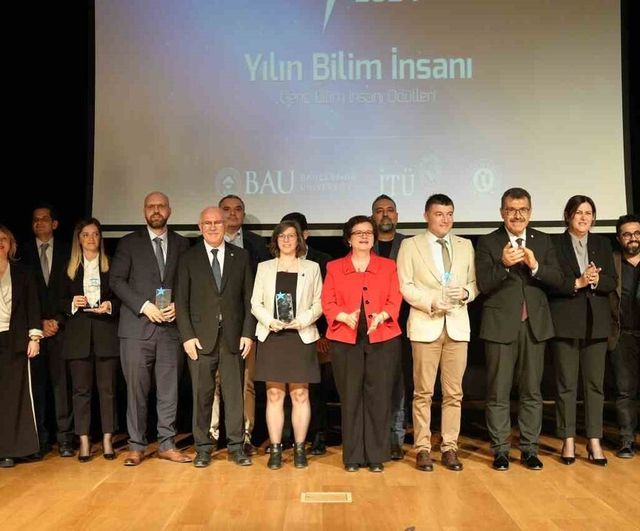 Rektör Prof. Dr. Ekrem Savaş 2024 Genç Bilim İnsanı Ödülleri Programına Katıldı