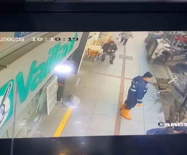 Rize'de altyapı çalışmasında ishale hattı patladı: Tazyikli su çevreye yayıldı