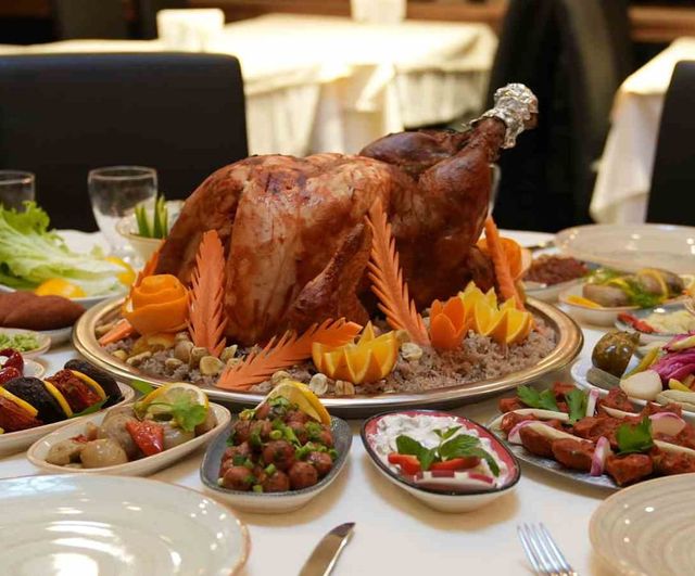 Sahan'dan yılbaşı sofralarına kestaneli bademli iç pilavlı hindi