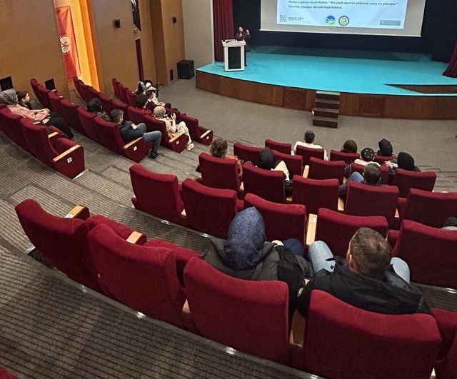 Sakarya'da ailelere yönelik 'Özel Gereksinimli Çocuklarla Sağlıklı İletişim ve Sınır Koyma' semineri