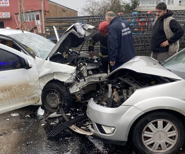 Samsun'da üç aracın karıştığı zincirleme kaza: 6 kişi yaralandı