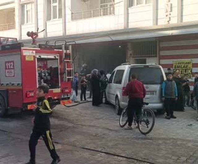 Şanlıurfa'da mobilya dükkanında talaş yangını: İtfaiye kısa sürede söndürdü