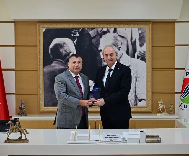 SGK'dan Kepez Belediyesi'ne teşekkür plaketi: Düzenli prim ödemelerine vurgu