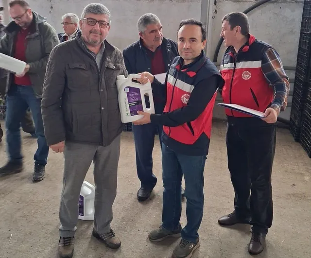 Simav'da 11 sera üreticisine 2,5 ton gübre desteği — İyi Tarım Uygulamaları kapsamında