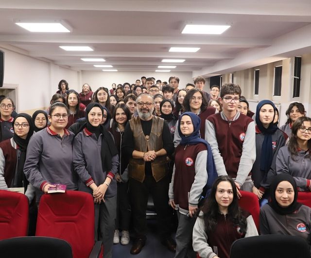 Sinan Yağmur Bayburt Millî İrade Anadolu Lisesi'nde gençlere hayata dair mesajlar verdi