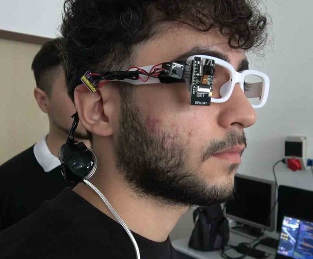 Sinop Üniversitesi öğrencilerinden görme engellilere yönelik Akıllı Baston ve Okuma Gözlüğü projeleri