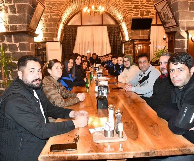 Siverek Belediyesi, Ağrı Kadın Futbol Takımının Konaklama Masraflarını Üstlendi