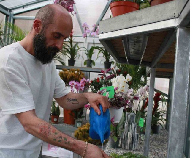 Sosyal medyanın 'Çiçek Doktoru' Ümit Ersan: Bitki sorunlarına hasta-doktor yaklaşımı