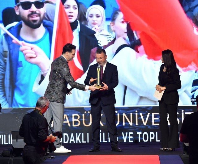 Sosyalfest, Uluslararası Elmas Ödülleri'nde 'Yılın Gençlik Odaklı Bilim ve Toplumsal Etki Festivali' seçildi