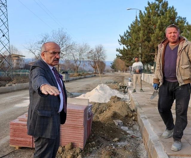 Taşköprü'de Ethem Mahallesi'nde Yol ve Çevre Düzenleme Çalışmaları Sürüyor