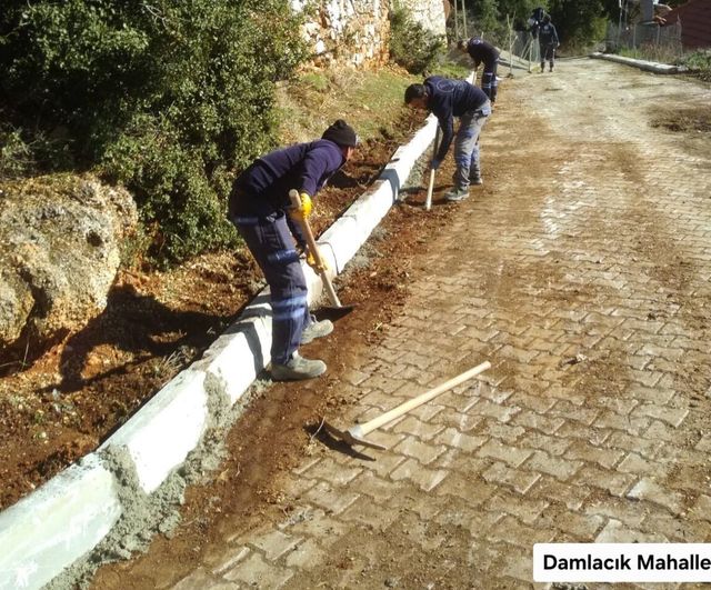 Tavas Belediyesi Fen İşleri Müdürlüğü, ilçe genelinde yol, tesis ve güvenlik çalışmalarını sürdürüyor