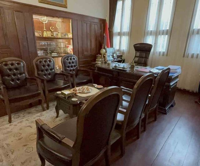 Tokat’ta belediye başkanının makamında dinleme cihazı tespit edildi; iki şüpheli mahkemeye sevk edildi