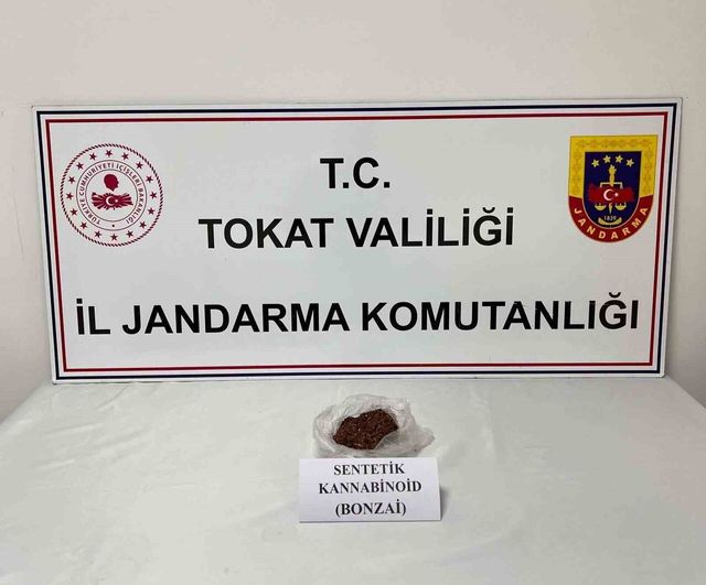 Tokat’ta jandarma Turhal’da iki operasyonda 5 şüpheliyi gözaltına aldı