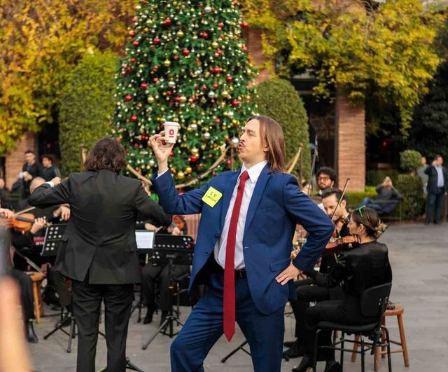 Tommy Cash, Espressolab Merter Roastery’de Flashmob Sürpriziyle İstanbul’da Kahve ve Müziği Buluşturdu