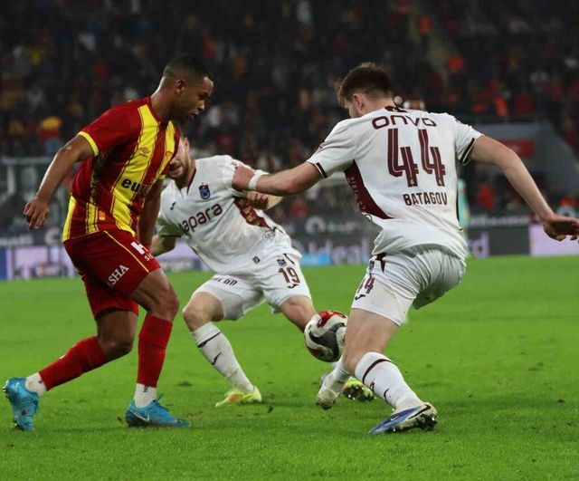 Trendyol Süper Lig: Göztepe 1-2 Trabzonspor — Muçi iki golle galibiyeti getirdi