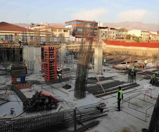 TÜİK: 2025 Ekim İnşaat Üretimi Yıllık %28 Arttı, Aylık %0,1 Azaldı