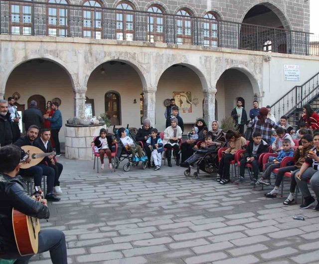 Türk Kızılay’ı Cizre’de Dünya Engelliler Günü’nde özel gereksinimli çocuklar için anlamlı etkinlik düzenledi