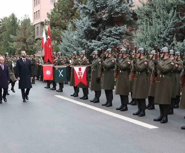 Türkiye ve Polonya Arasında Savunma İş Birliği Anlaşması Ankara'da İmzalandı
