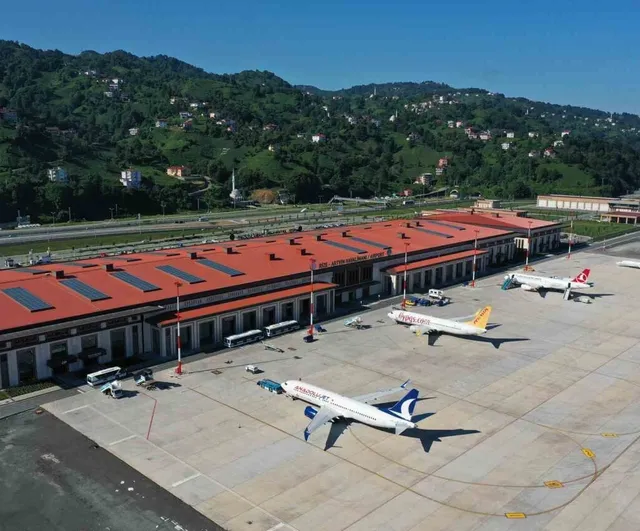 Uraloğlu: Kasım 2025'te günlük ortalama 9 Atatürk Olimpiyat Stadyumu dolusu yolcu havayoluyla seyahat etti