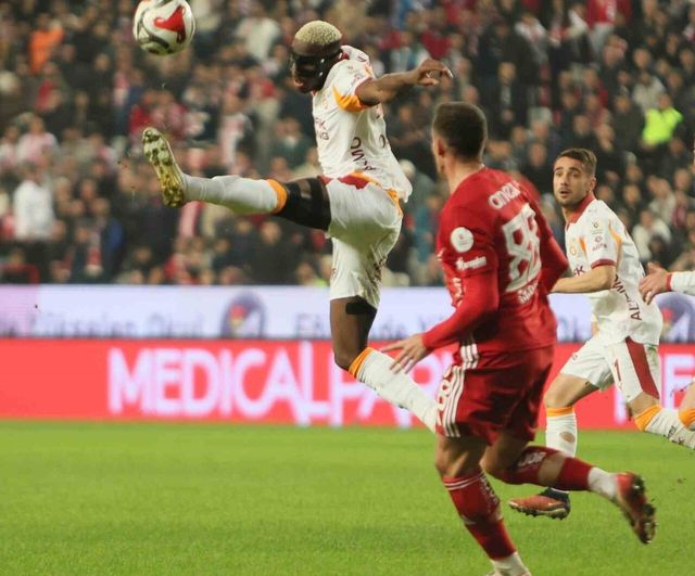 Victor Osimhen, Antalyaspor maçında Süper Lig'de 6. golünü attı