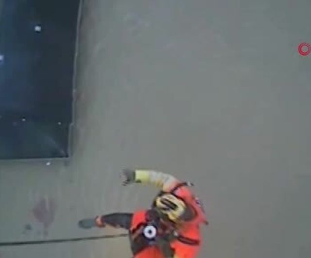 Washington'daki selde mahsur kalanlar helikopter ve teknelerle kurtarıldı