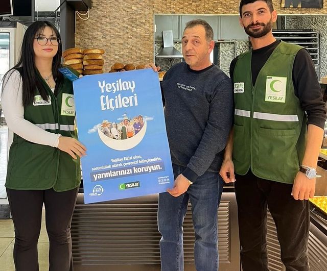 Yeşilay Elçileri Bayburt'ta Esnafa Bağımlılıkla Mücadele Bilgilendirmesi Yaptı