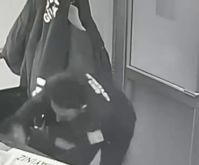 Adapazarı'nda engelli çalışan, güvenlik görevlisinin Heimlich manevrasıyla kurtarıldı