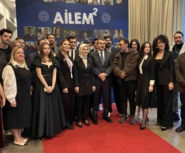 Ailem dizisinin ikinci sezonu Kabataş'ta tanıtıldı; Bakan Tekin ve Bakan Göktaş katıldı