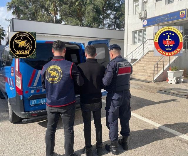 Antalya'da 25 yıl 15 gün kesinleşmiş hapis cezası bulunan firari hükümlü yakalandı