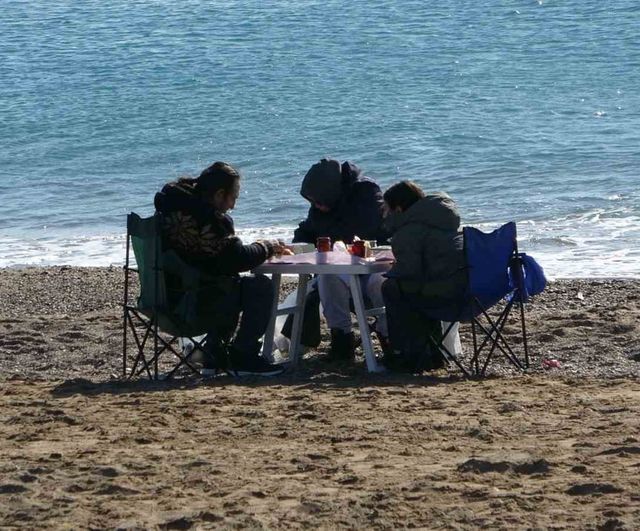 Antalya'da Güneşli Hava Manavgat Sahillerine Hareketlilik Getirdi