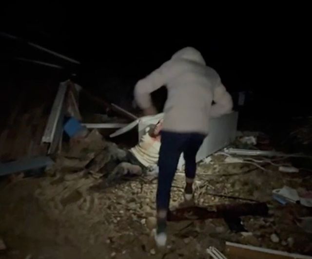 Antalya'da hortumla savrulan konteynerde yaralı bulunan vatandaşın görüntüleri ortaya çıktı