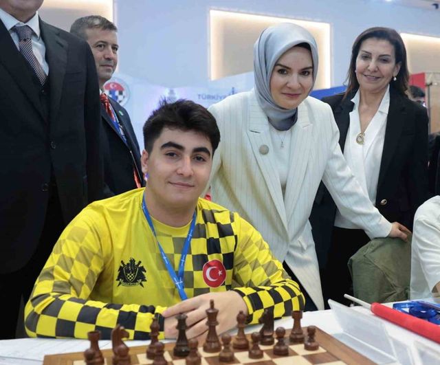 Bakan Göktaş, Yıldızlar Türkiye Şampiyonu Miraç Melih Topuz’u Tebrik Etti