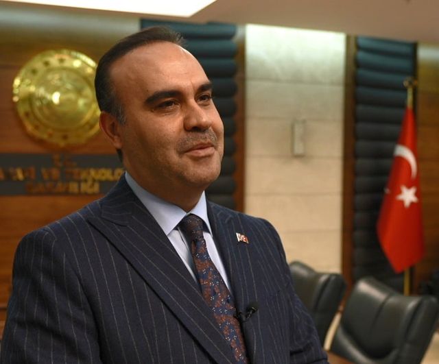 Bakan Kacır: 17 bilim insanı Antarktika’da iklim değişikliğine yönelik nitelikli araştırmalar yürütecek