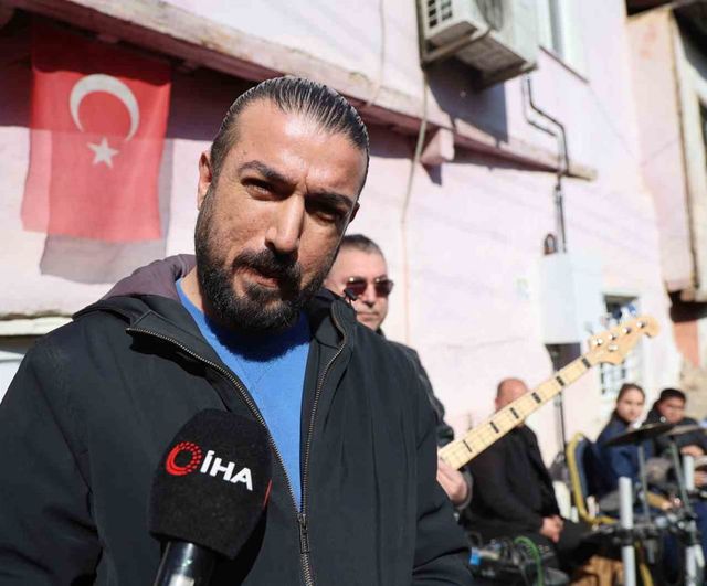 Barış Manço, Kozan'da annesinin yaşadığı evin önünde anıldı