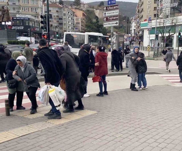 Bursa'da Kuvvetli Rüzgâr: Saatte 40 Kilometre Hıza Ulaşan Rüzgâr İçin Uyarılar