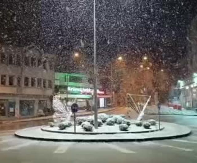 Bursa'da Sabah Başlayan Kar Yağışı: Sıcaklıklar -2 Dereceye Düştü