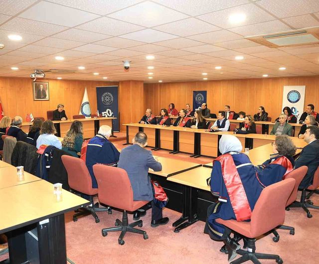 Bursa Uludağ Üniversitesi'nde profesörlük belgeleri törenle takdim edildi