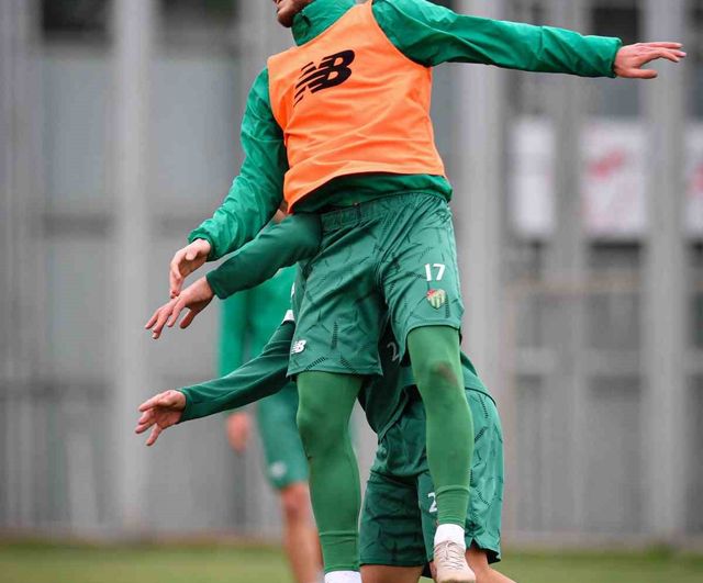 Bursaspor, Adanaspor maçı hazırlıklarına Özlüce'de başladı