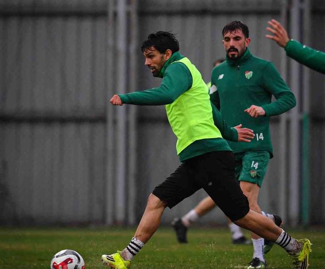 Bursaspor, Adanaspor maçı hazırlıklarını Özlüce'de sürdürdü