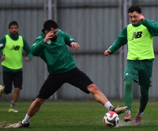 Bursaspor, Adanaspor maçı hazırlıklarını pas ve dar alan çalışmalarına odaklanarak sürdürdü