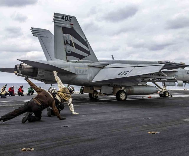 CENTCOM'dan Hürmüz Boğazı'ndaki İran tatbikatına uyarı: Güvenlik ve profesyonellik talebi