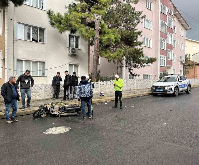 Çorlu'da kamyonetle motosiklet çarpıştı: 17 yaşındaki sürücü yaralandı
