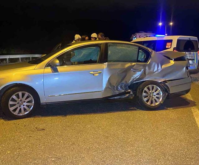 Çorum'da Çomar Barajı yol ayrımında kaza: 3'ü çocuk 5 yaralı