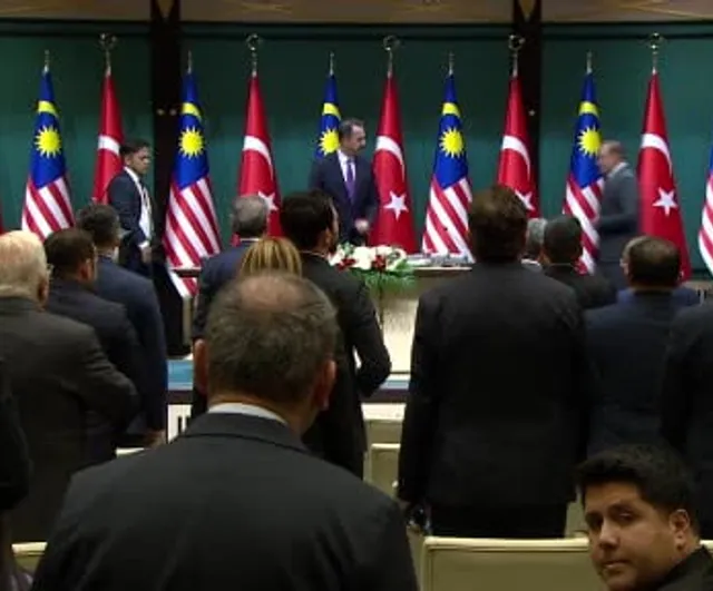 Cumhurbaşkanı Erdoğan, Malezya Başbakanı ile Türkiye‑Malezya Yüksek Düzeyli Stratejik İşbirliği Konseyi İlk Toplantısı'nda Ortak Basın Toplantısı Düzenledi