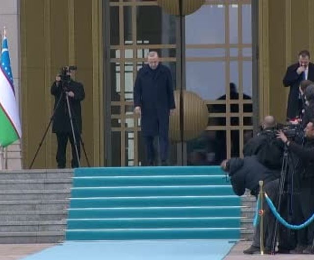 Cumhurbaşkanı Erdoğan, Özbekistan Cumhurbaşkanı Şevket Mirziyoyev’i resmi törenle karşıladı