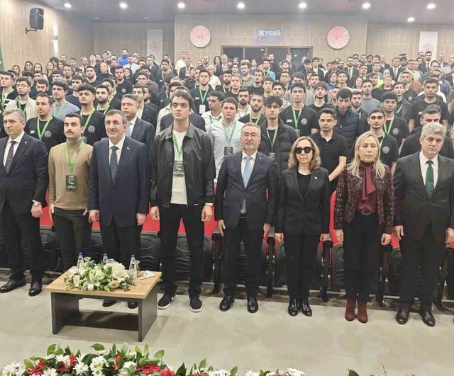 Cumhurbaşkanı Yardımcısı Yılmaz: KYK yurt kapasitesi 1 milyonu aştı, GÜÇ programı 3 milyon gence 450 milyar TL destek öngörüyor